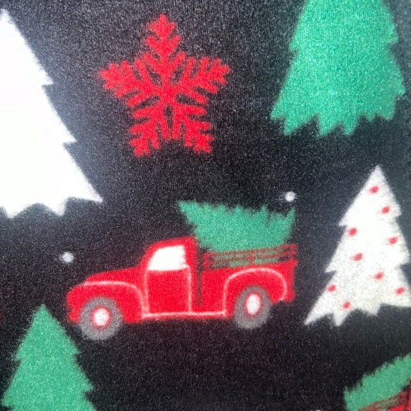 Christmas tree red white green snowflakes trucks black soft fleece blanket throw - Picture 4 of 8